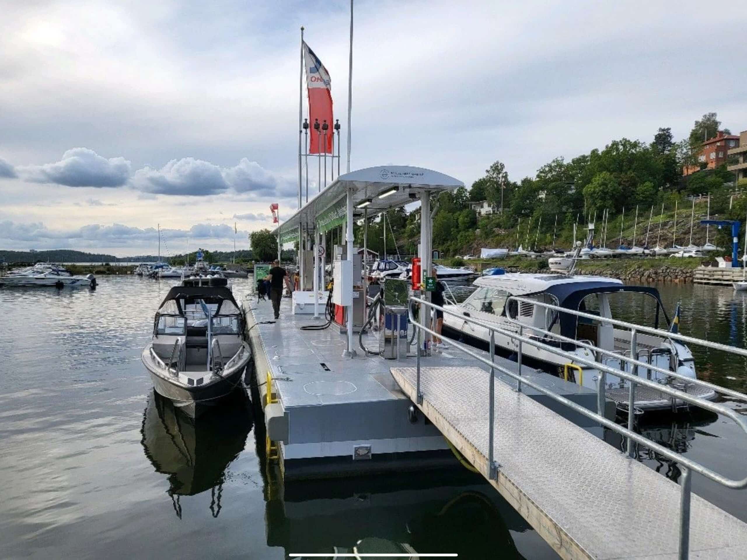 Barge Archipelagos SYF90 — station d'avitaillement flottante autonome